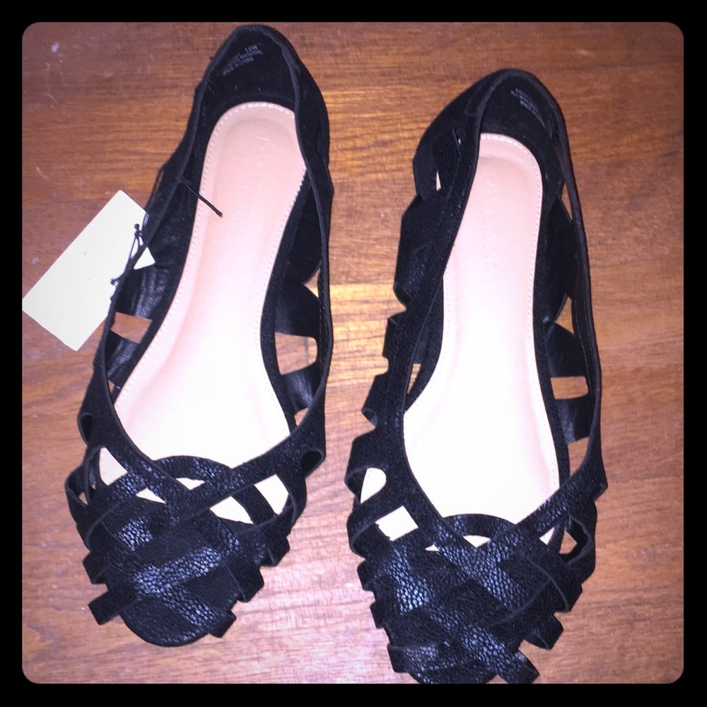 NWT Black lattice shoes